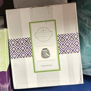 Scentsy Moonstone Warmer NIB Discontinued